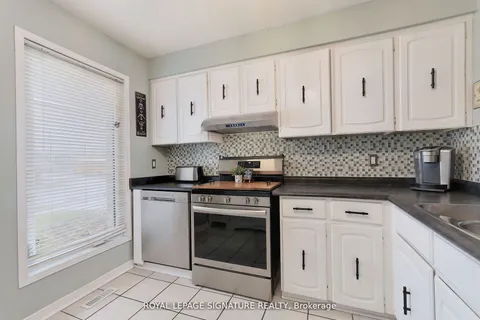 1039 Blairholm Ave, Mississauga, ON L5C 1G5