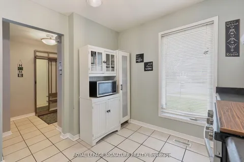1039 Blairholm Ave, Mississauga, ON L5C 1G5
