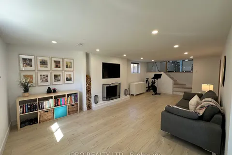 199 WILLOWRIDGE Rd, Toronto, ON M9R 3Z8