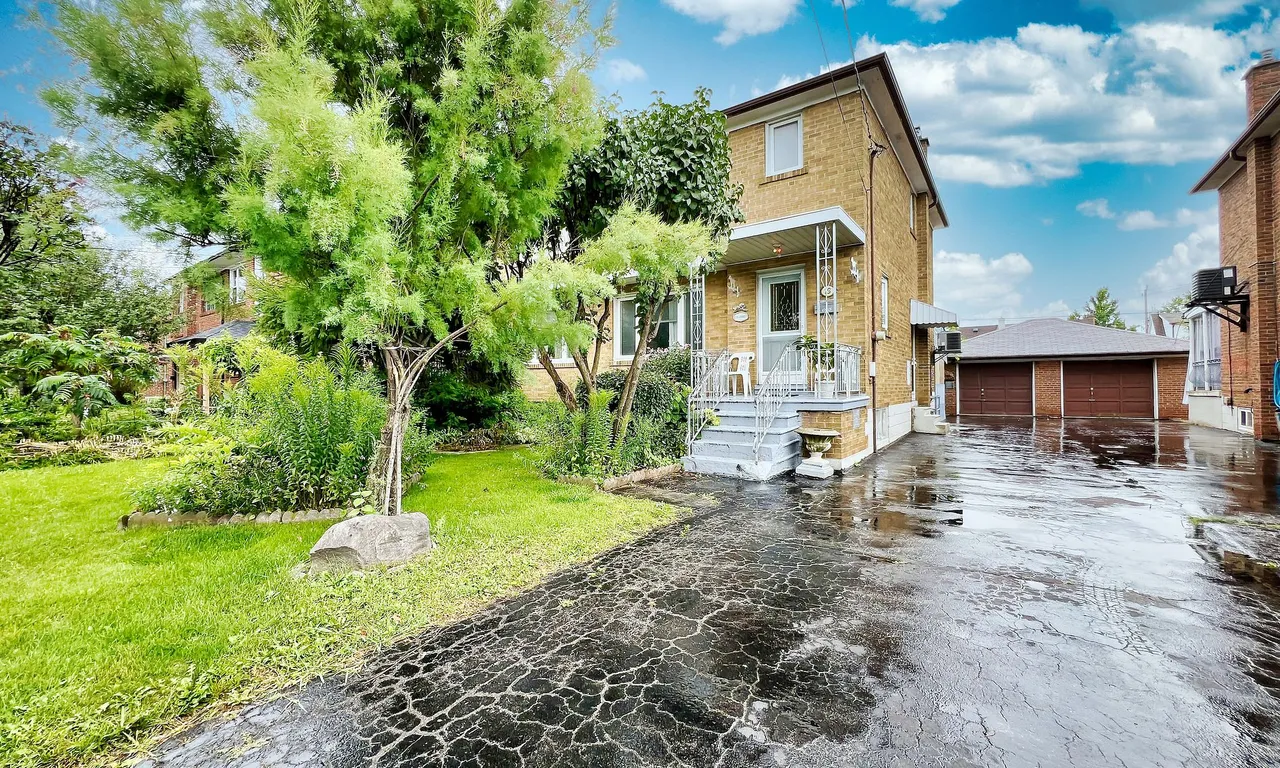 19 Falstaff Ave, Toronto, ON M6L 2C6