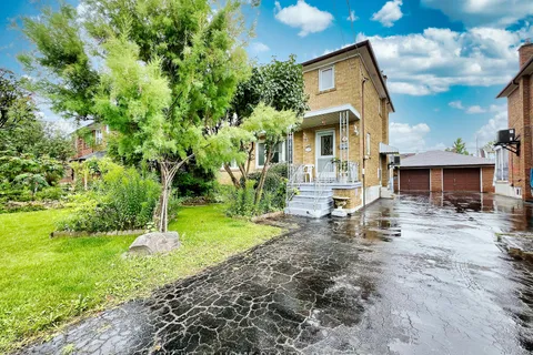 19 Falstaff Ave, Toronto, ON M6L 2C6