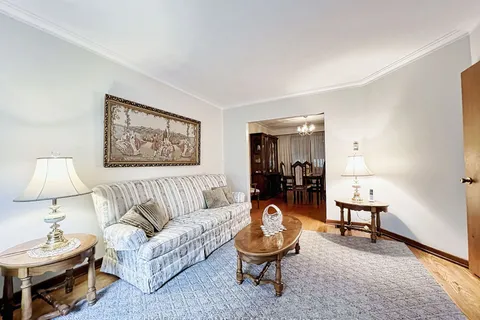 19 Falstaff Ave, Toronto, ON M6L 2C6