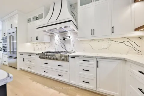 1438 Garnet Ave, Mississauga, ON L5G 4C6