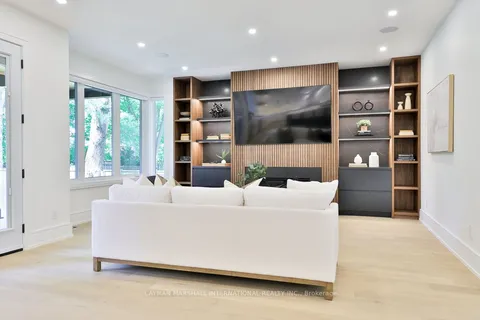 1438 Garnet Ave, Mississauga, ON L5G 4C6