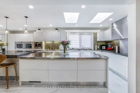 3484 Riverspray Cres, Mississauga, ON L4Y 3M7