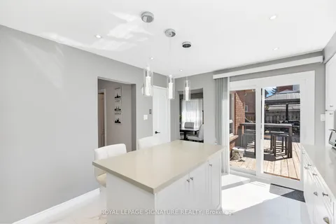 7394 Cloverleaf Crt, Mississauga, ON L5N 6N3
