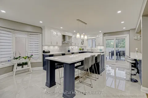 158 Hanson Rd, Mississauga, ON L5B 2E4