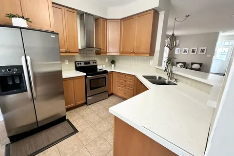 933 Farmstead Dr, Milton, ON L9T 8J5