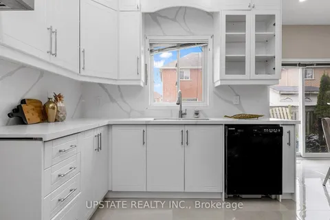14 Milkweed Cres, Brampton, ON L7A 1T8