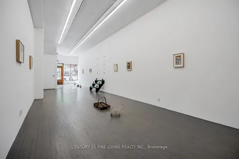 3048 Dundas St, Toronto, ON M6P 1Z3