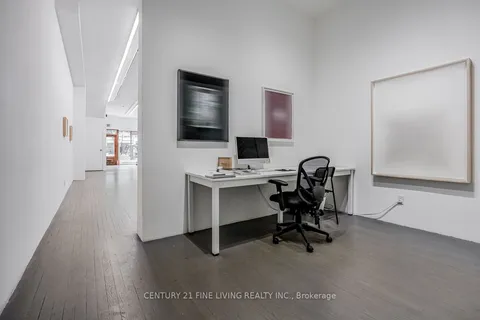 3048 Dundas St, Toronto, ON M6P 1Z3