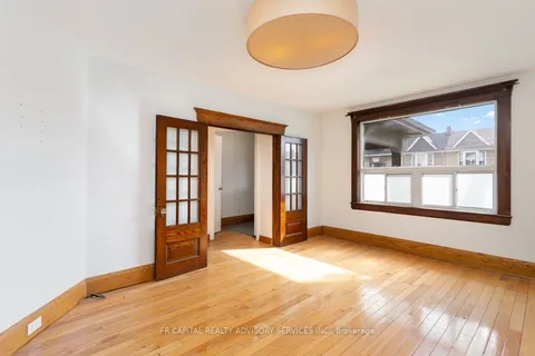 1778 Dufferin St, Toronto, ON M6E 3P4