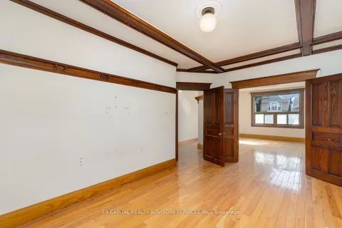 1778 Dufferin St, Toronto, ON M6E 3P4