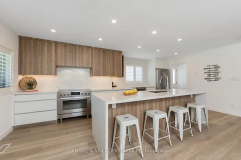 596 Thornwood Ave, Burlington, ON L7N 3B8