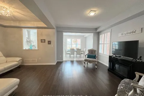 33 Feeder St, Brampton, ON L7A 4T9