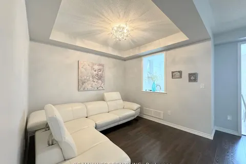 33 Feeder St, Brampton, ON L7A 4T9