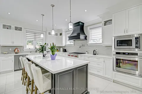 3471 Yale Rd, Mississauga, ON L5A 2V4