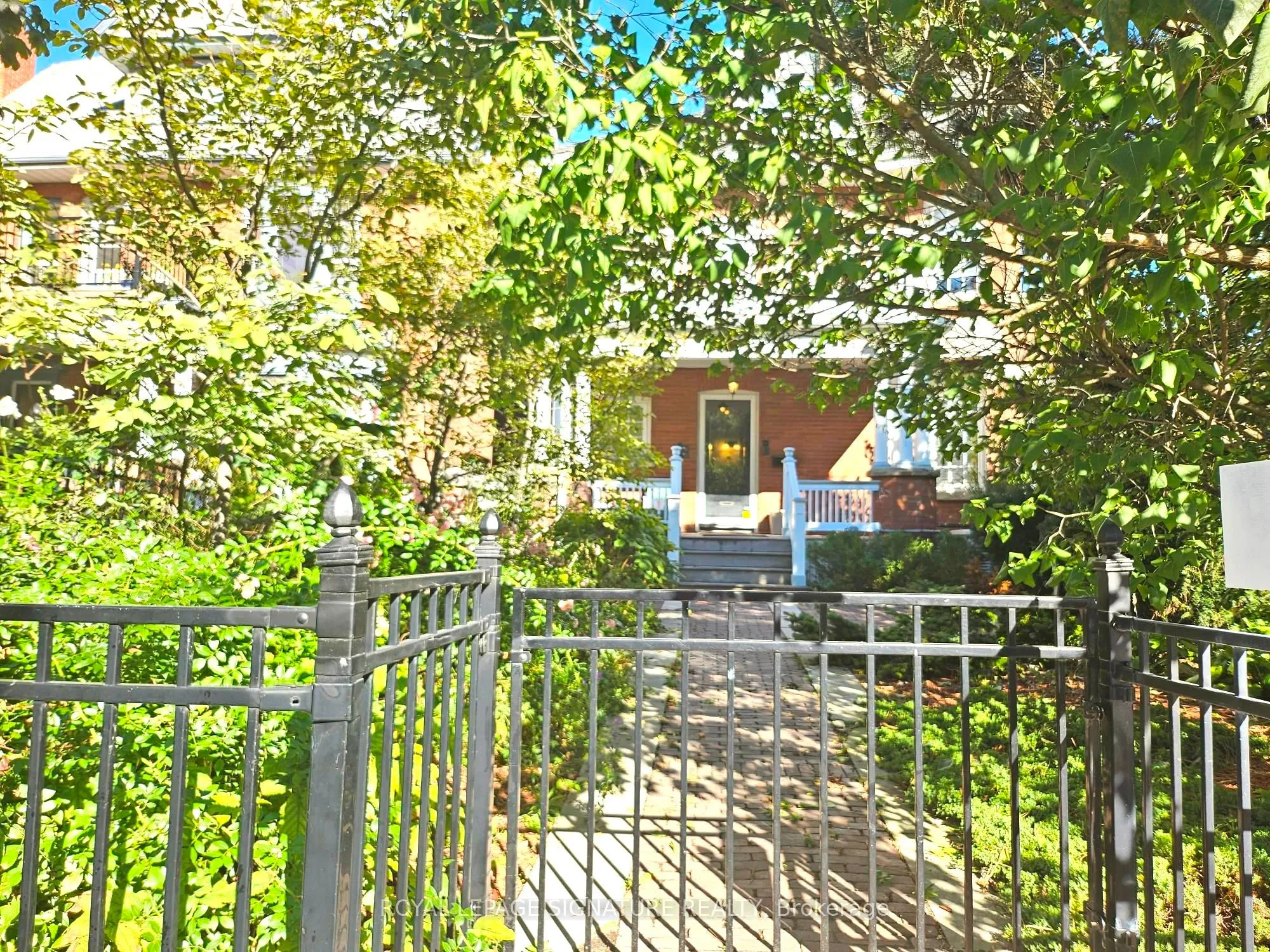 1 Maynard Avenue, Toronto, ON M6K 2Z7
