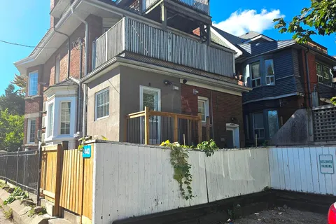 1 Maynard Avenue, Toronto, ON M6K 2Z7