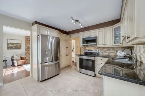 1228 Hammond St, Burlington, ON L7S 2A5