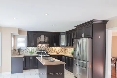 5582 Mcfarren Blvd, Mississauga, ON L5M 5X8