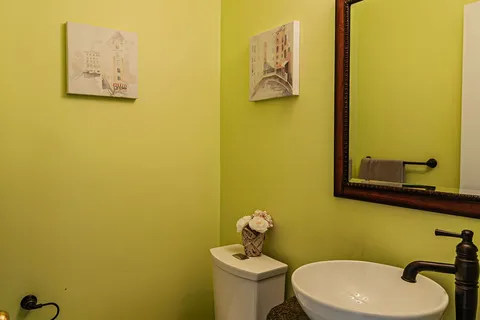 5582 Mcfarren Blvd, Mississauga, ON L5M 5X8