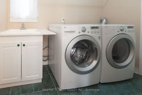 5582 Mcfarren Blvd, Mississauga, ON L5M 5X8