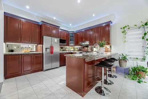 5499 Doctor Peddle Cres, Mississauga, ON L5M 0K7