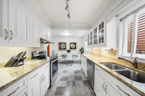 4256 Elora Dr, Mississauga, ON L5B 3H9