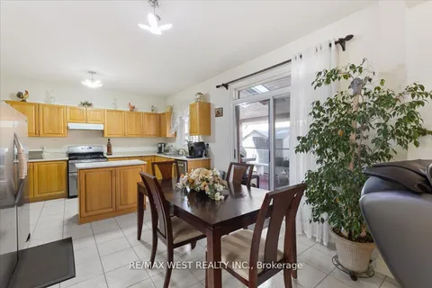 36 Lexington Rd, Brampton, ON L6P 2B6