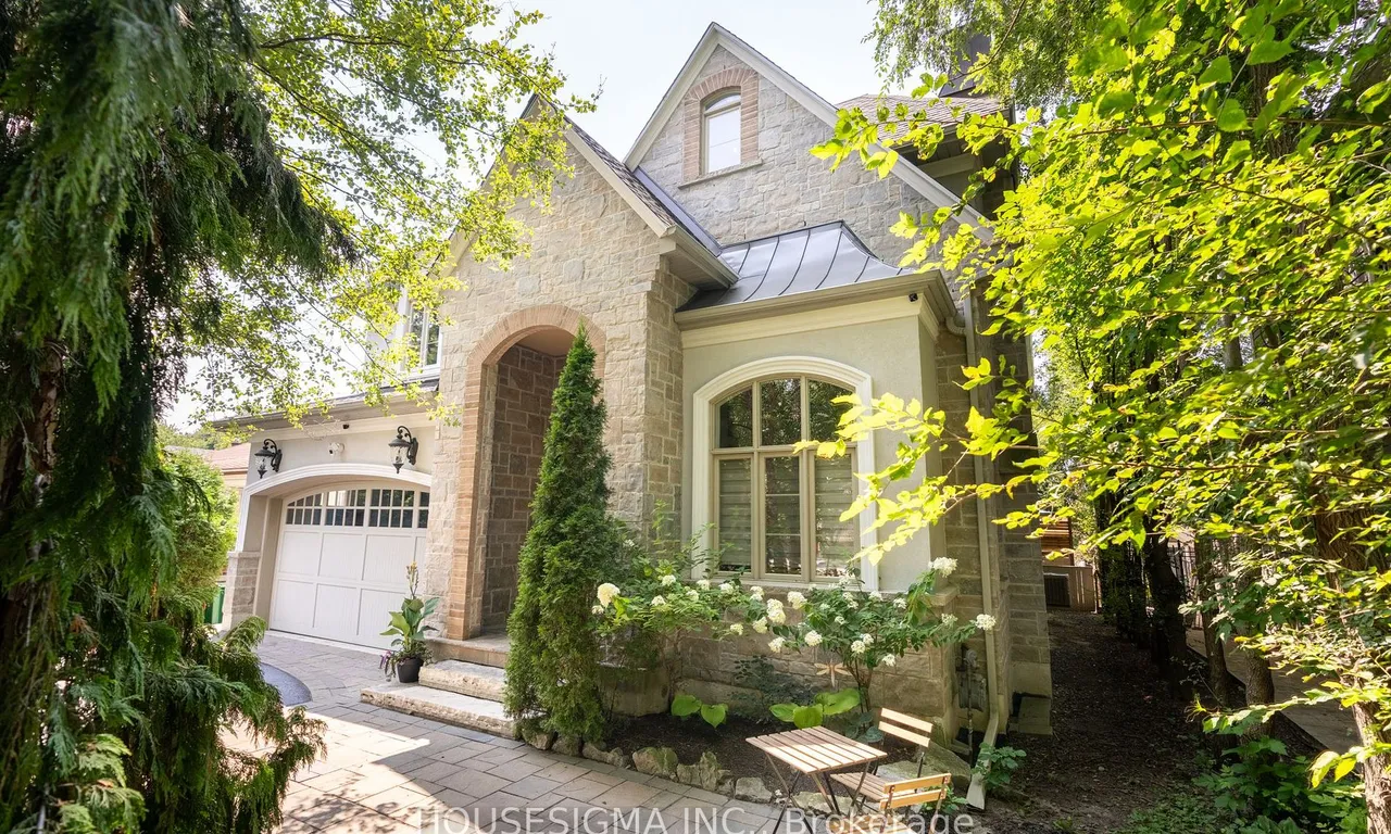 1290 Lakebreeze Dr, Mississauga, ON L5G 3W6