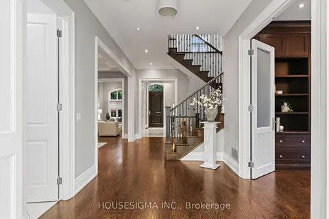 1290 Lakebreeze Dr, Mississauga, ON L5G 3W6