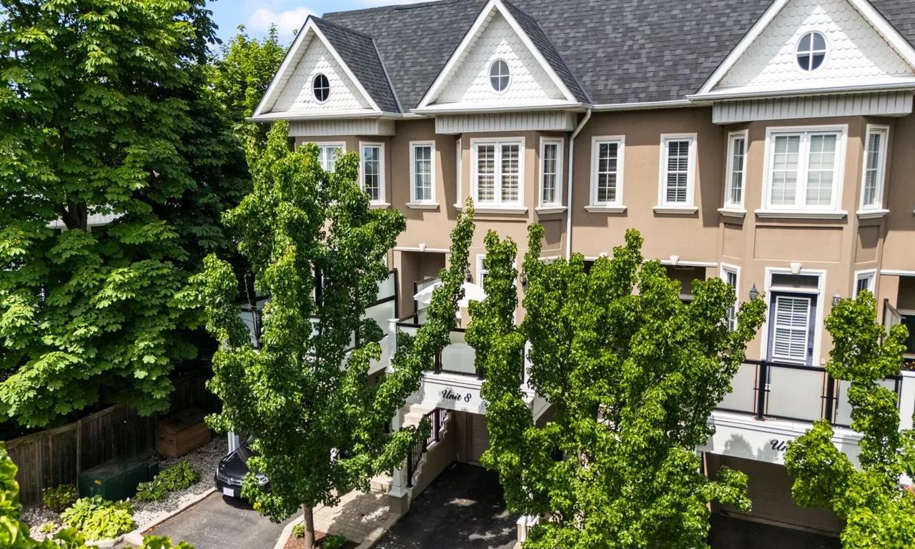 117 Nelson St, Oakville, ON L6L 3J1