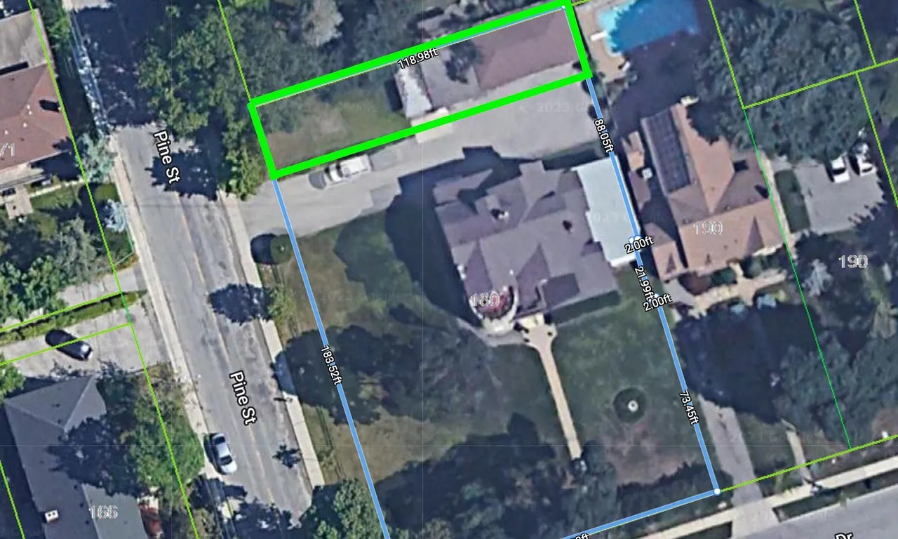 31 Pine St, Toronto, ON M9N 2H7