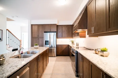 3321 Sixth Line, Oakville, ON L6H 0Z5