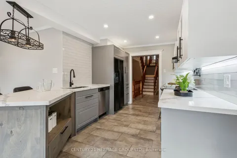 25 Waltham Dr, Toronto, ON M9V 1S6