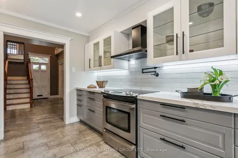 25 Waltham Dr, Toronto, ON M9V 1S6