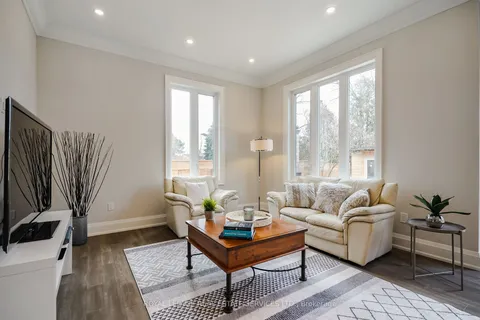 1211 Pinegrove Rd, Oakville, ON L6L 2W8