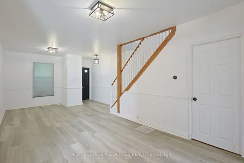 140 Brownville Ave, Toronto, ON M6N 4L4