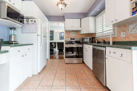 2560 Brasilia Circ, Mississauga, ON L5N 2G1