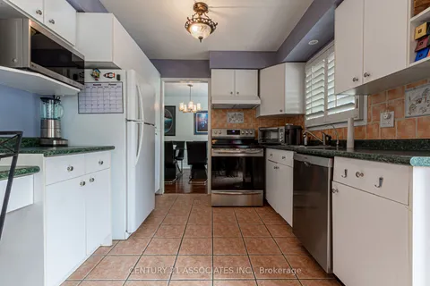 2560 Brasilia Circ, Mississauga, ON L5N 2G1
