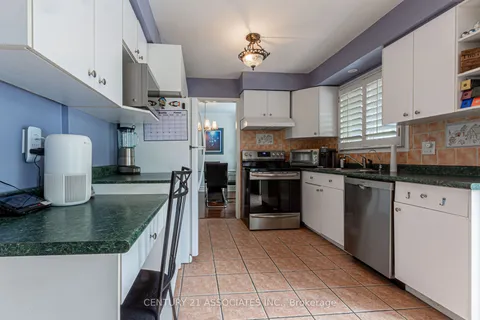 2560 Brasilia Circ, Mississauga, ON L5N 2G1