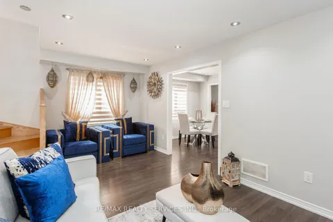 486 Queen Mary Dr, Brampton, ON L7A 4N3