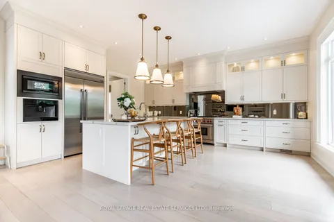 604 Maplehurst Ave, Oakville, ON L6L 4Z1