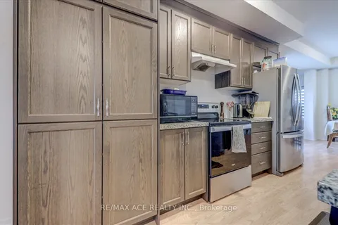 138 Landsbridge St, Caledon, ON L7E 2E1