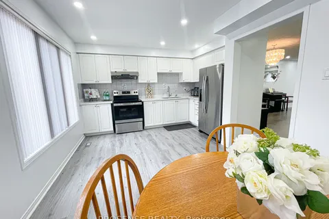 43 Millennium Dr, Toronto, ON M6M 5K5