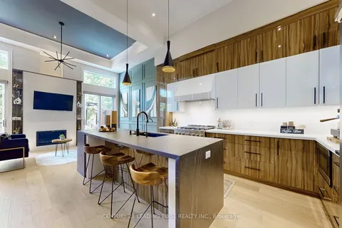 32 Algoma St, Toronto, ON M8Y 1C3