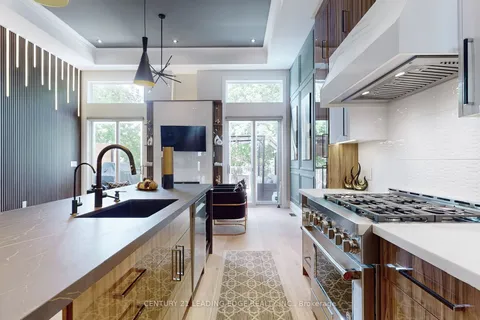 32 Algoma St, Toronto, ON M8Y 1C3