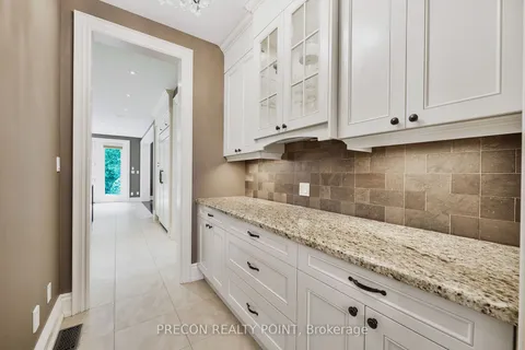 1443 Aldo Dr, Mississauga, ON L5H 3E8