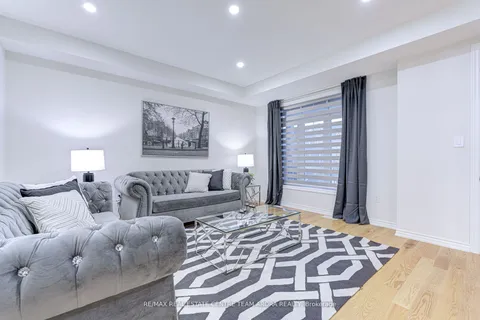 566 Queen Mary Dr, Brampton, ON L7A 4Y6